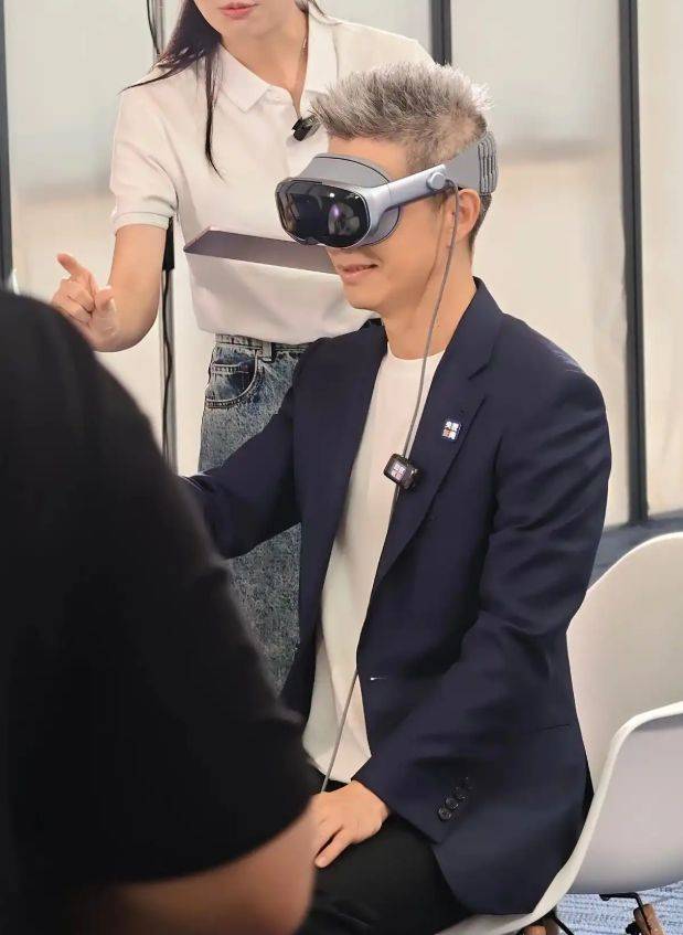 ision头显；马斯克最强AI模型免费开放pg电子模拟器朱广权提前体验vivo V(图6)