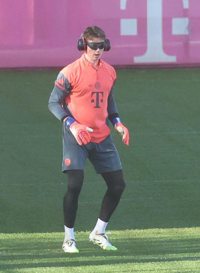 特制眼睛与耳罩训练为了提高专注力pg电子入口图片报：乌尔比希